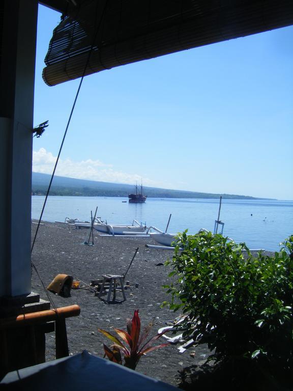 Alur Beach Homestay Amed Екстериор снимка